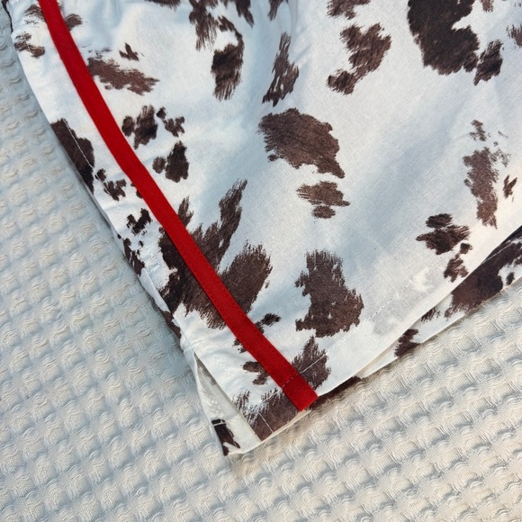 Zoe + Liv Women's Cow Print Graphic Shorts - NWT szL - Picture 7 of 9